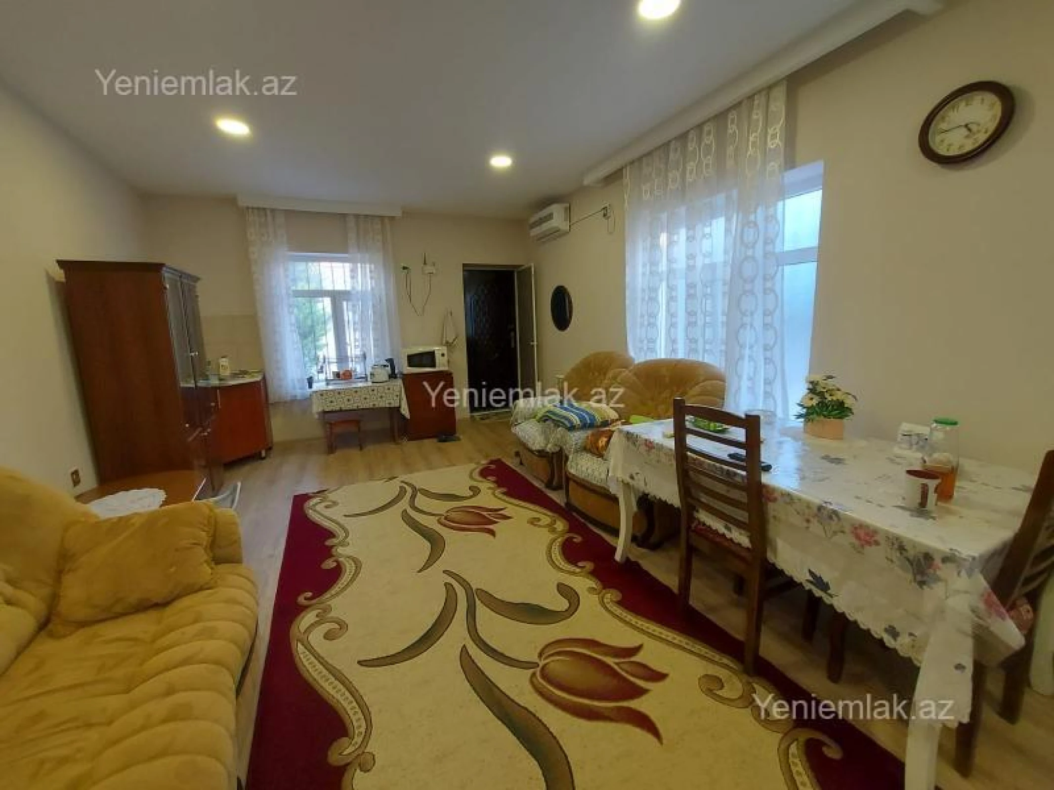 Satılır 8 otaqlı həyət evi 240 m²