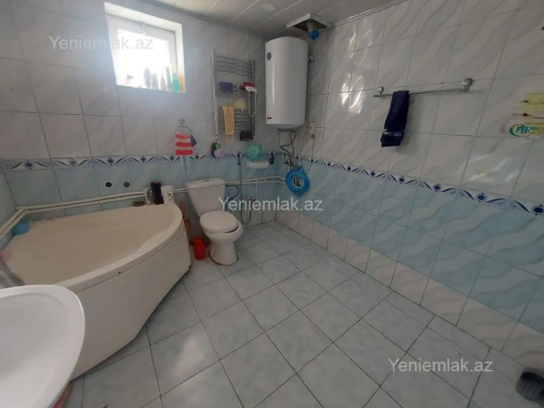 Satılır 8 otaqlı həyət evi 240 m²