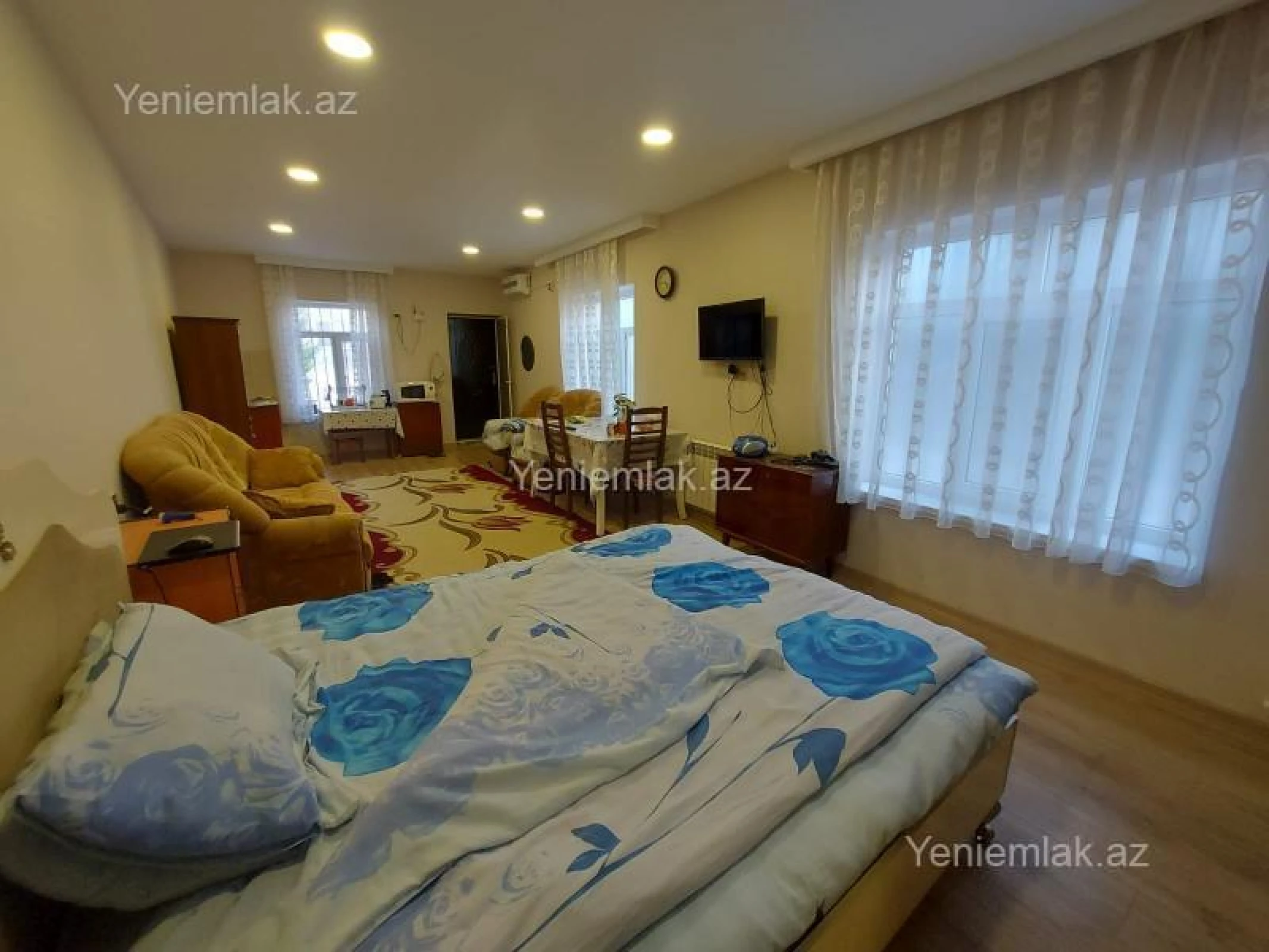 Satılır 8 otaqlı həyət evi 240 m²