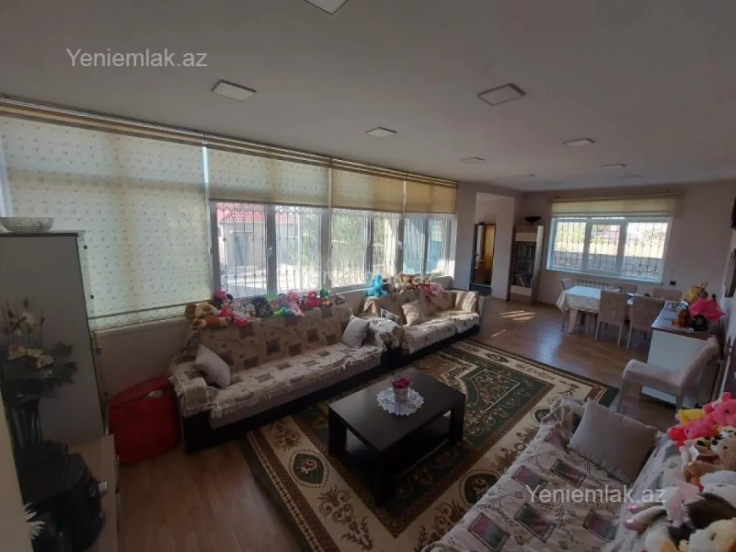Satılır 8 otaqlı həyət evi 240 m²