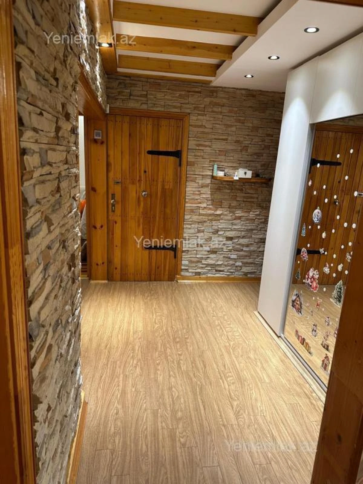 Satılır 4 otaqlı köhnə tikili 90 m²