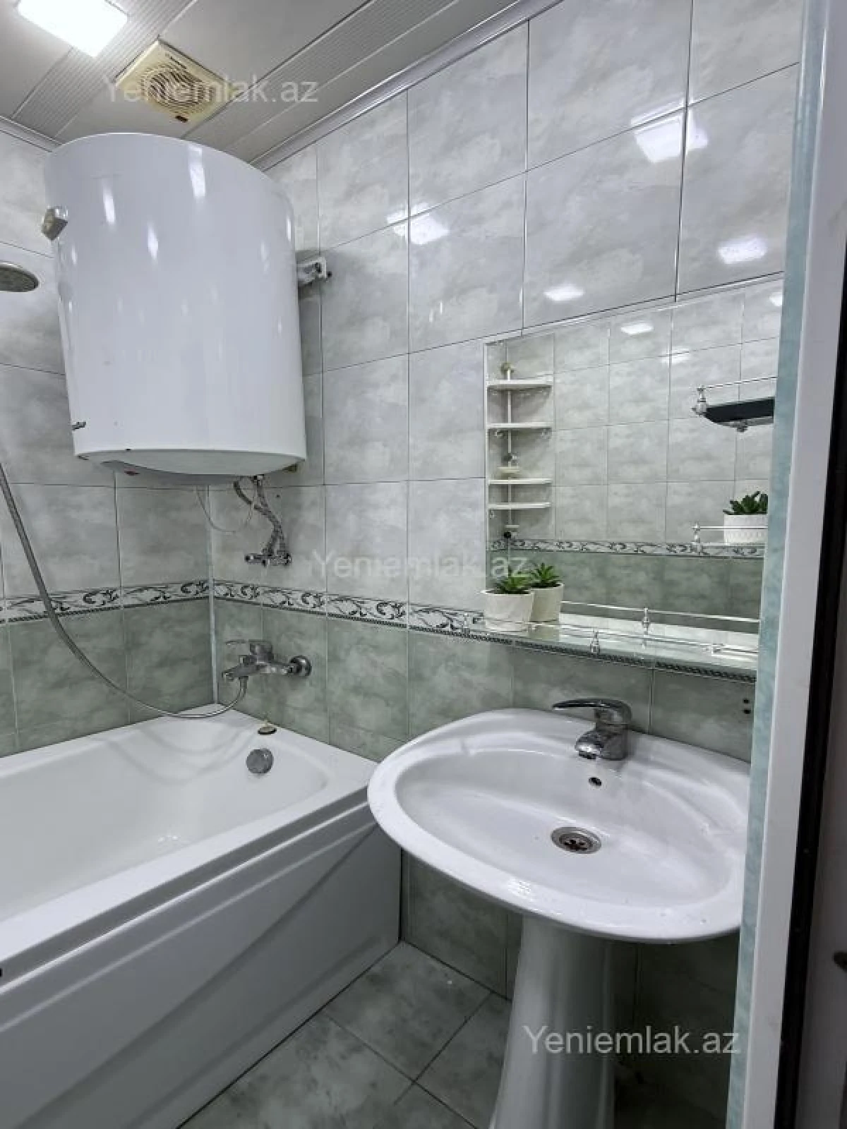 Satılır 2 otaqlı köhnə tikili 45 m²