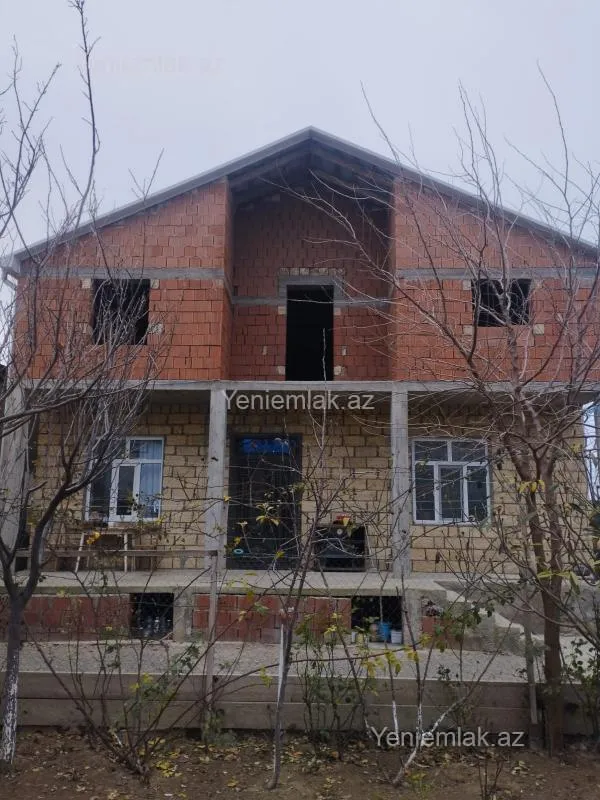 Satılır 6 otaqlı həyət evi 180 m²