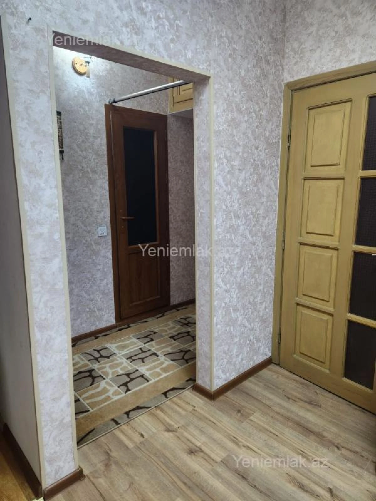 Satılır 3 otaqlı köhnə tikili 85 m²