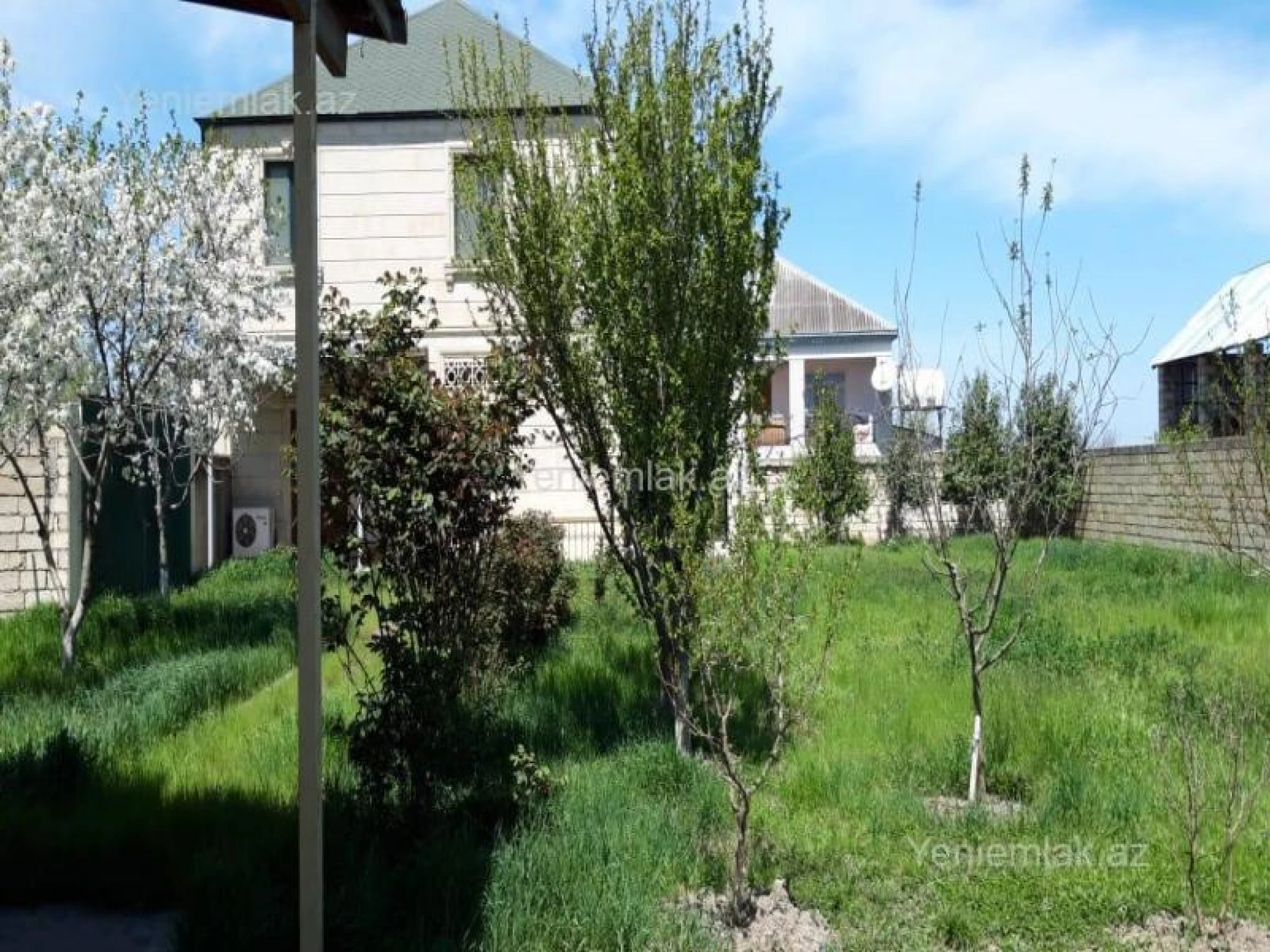 Satılır 6 otaqlı həyət evi 220 m²