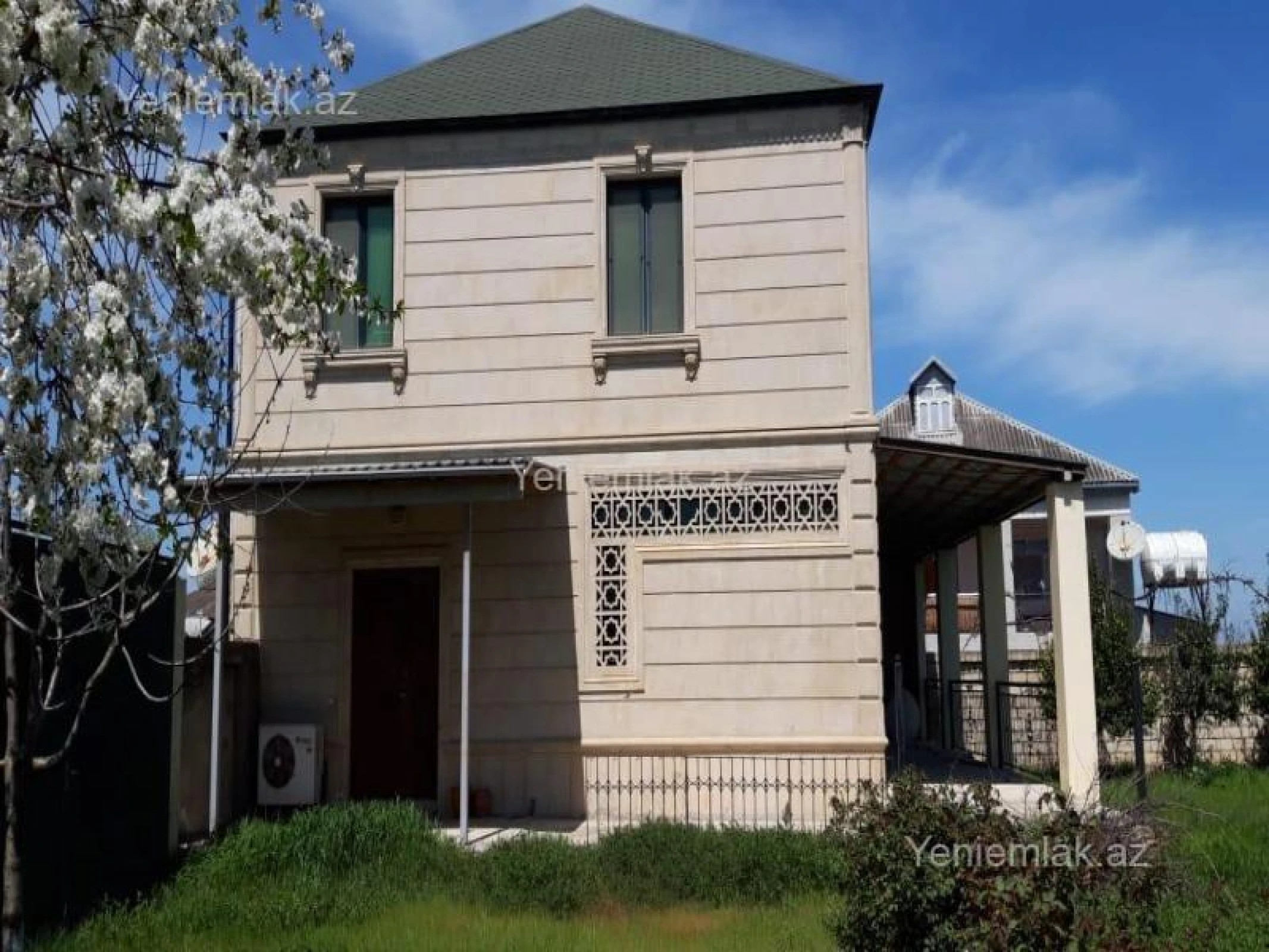 Satılır 6 otaqlı həyət evi 220 m²