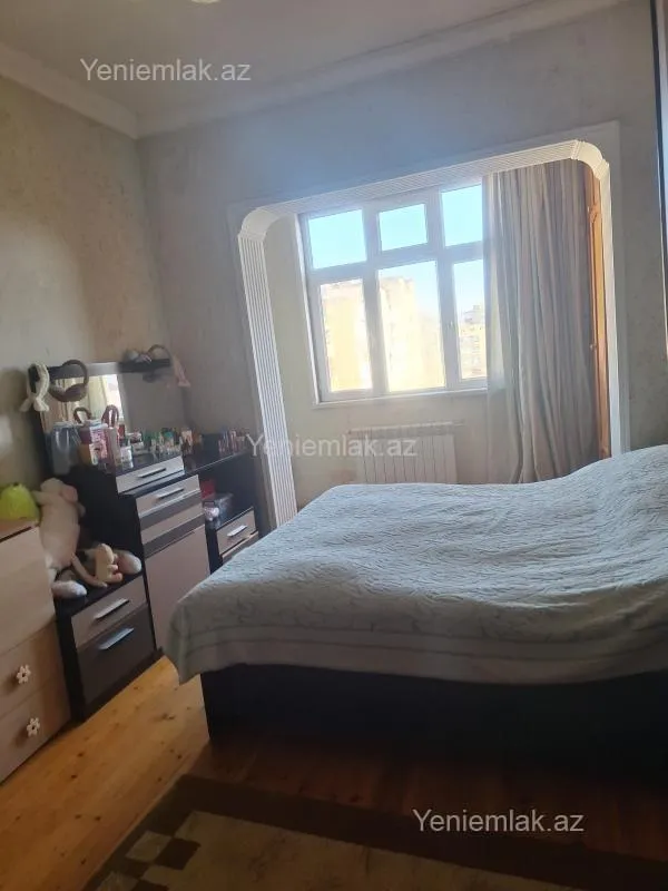 Satılır 2 otaqlı köhnə tikili 60 m²