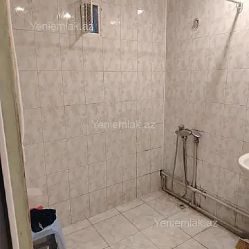 Satılır 3 otaqlı köhnə tikili 137 m²