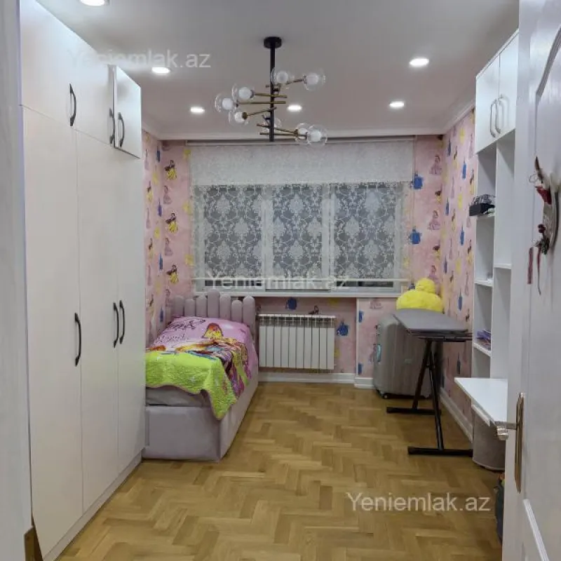 Satılır 3 otaqlı köhnə tikili 100 m²
