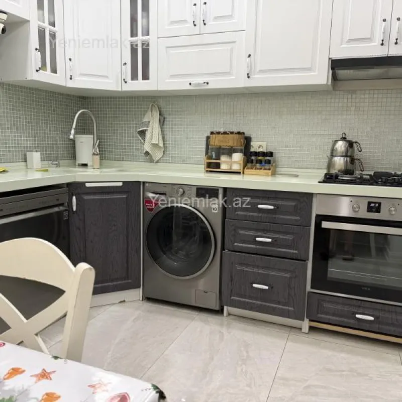 Satılır 3 otaqlı köhnə tikili 100 m²