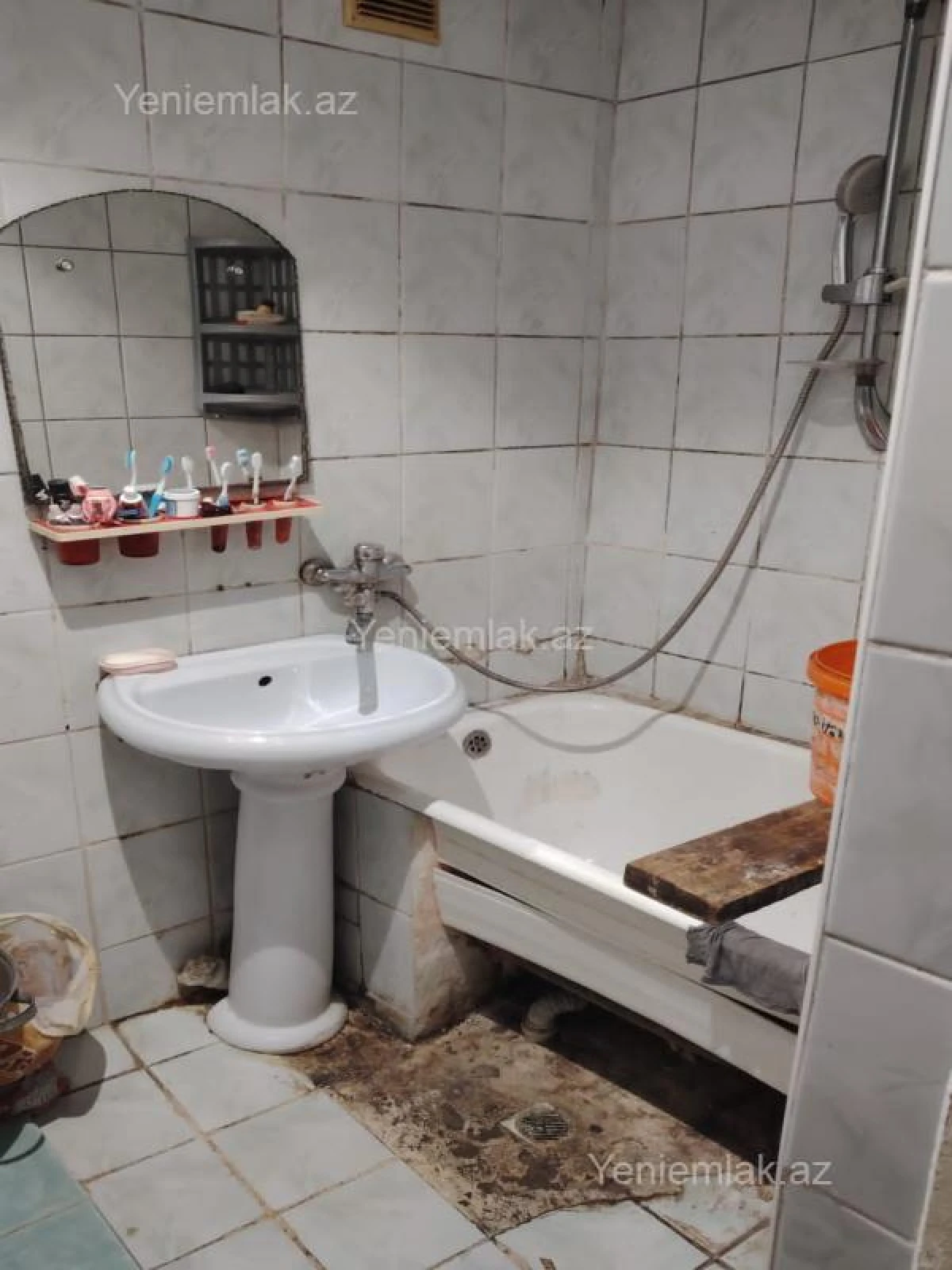 Satılır 3 otaqlı köhnə tikili 66 m²