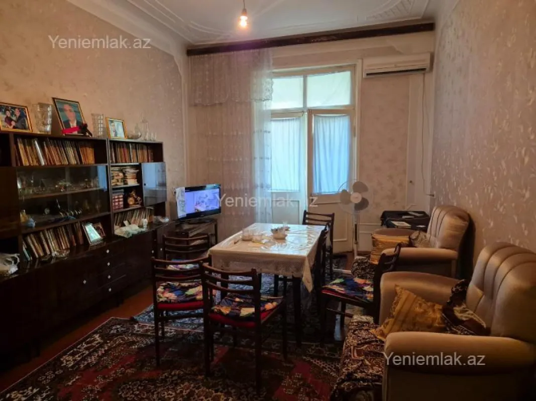 Satılır 2 otaqlı köhnə tikili 55 m²