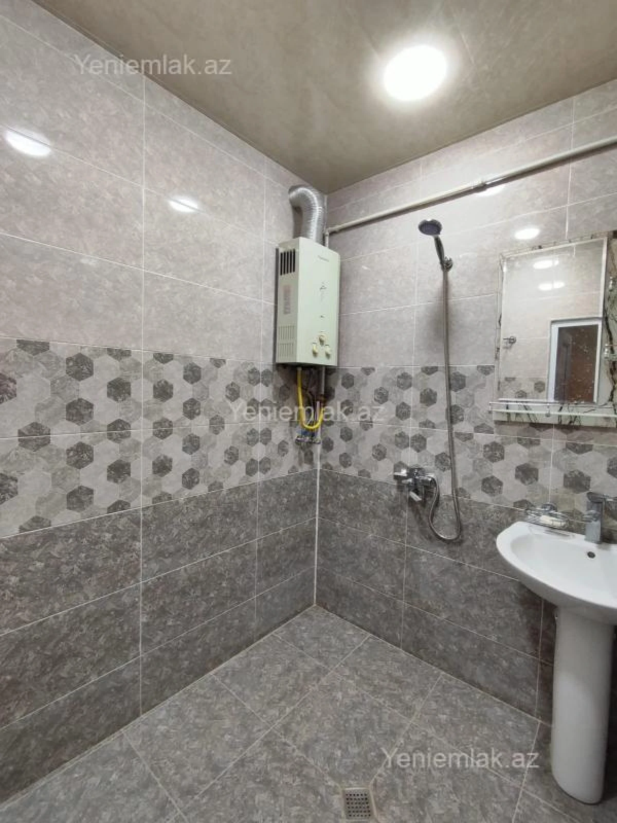 Satılır 3 otaqlı köhnə tikili 85 m²