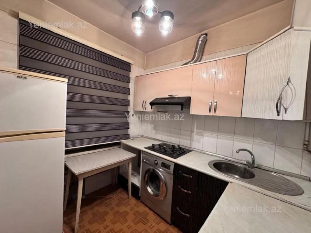 Satılır 3 otaqlı köhnə tikili 80 m²