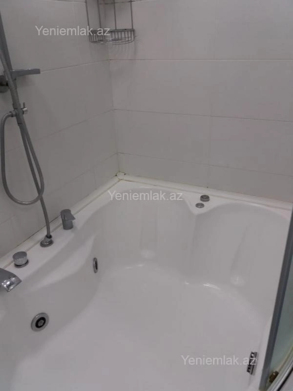 Satılır 3 otaqlı yeni tikili 125 m²