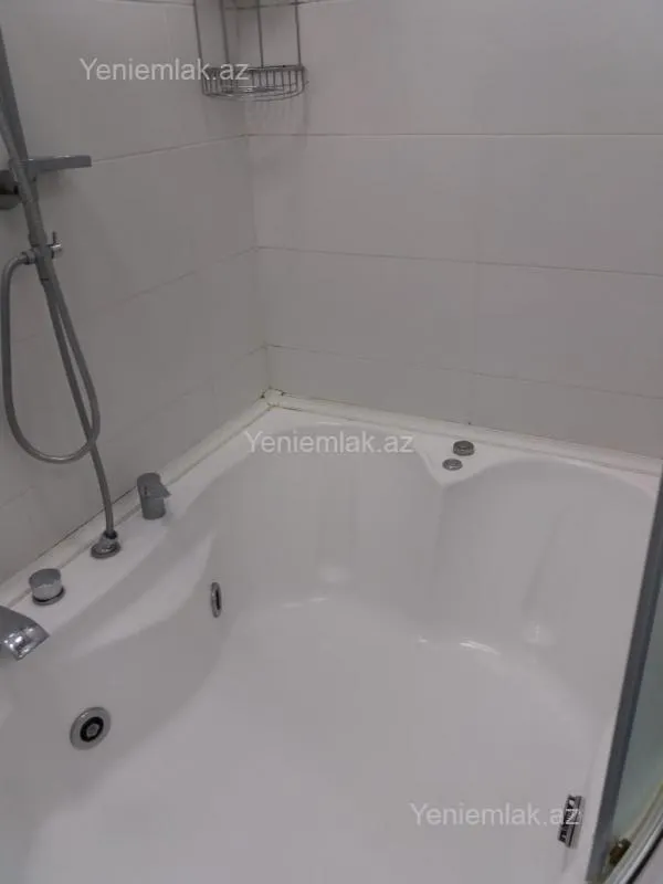 Satılır 3 otaqlı yeni tikili 125 m²