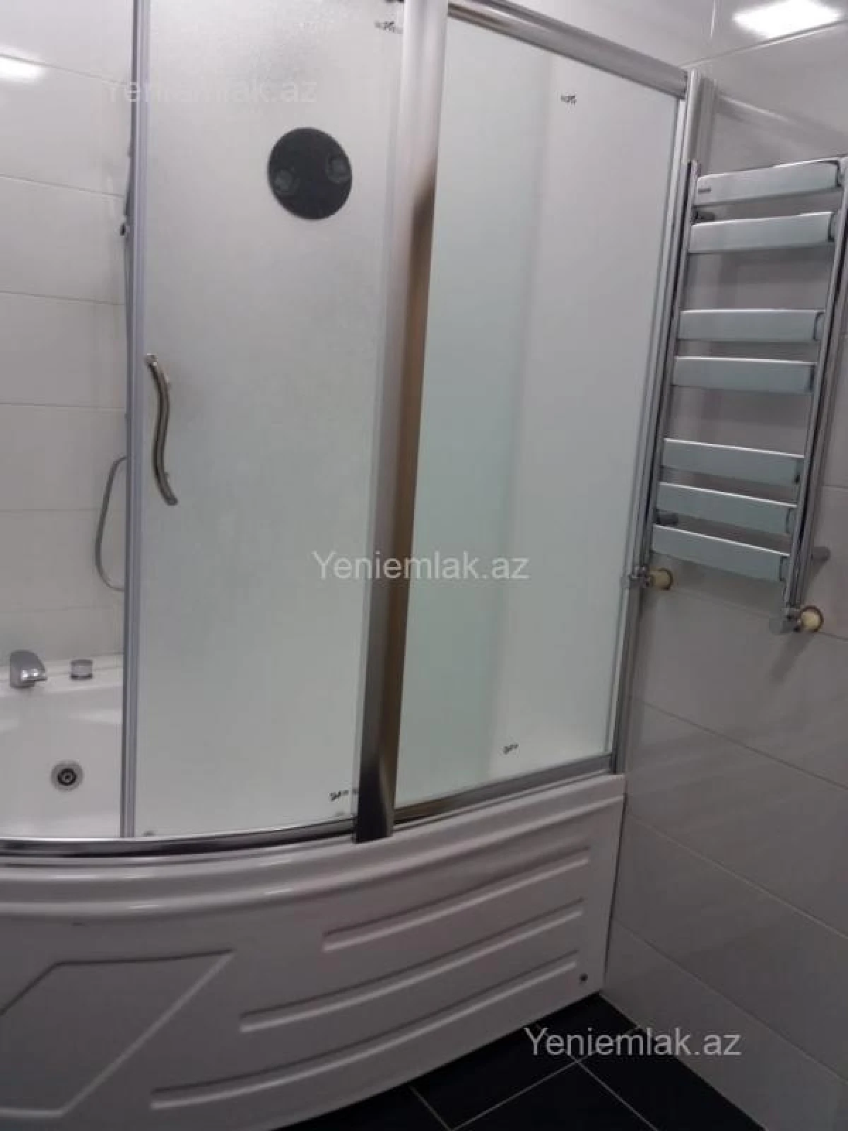 Satılır 3 otaqlı yeni tikili 125 m²