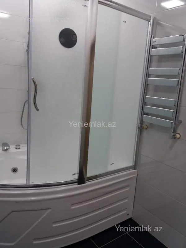 Satılır 3 otaqlı yeni tikili 125 m²