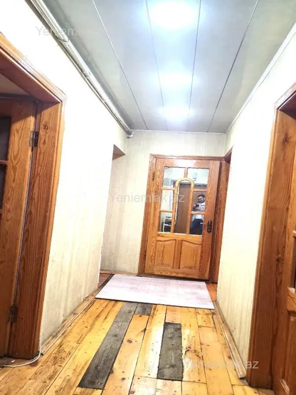 Satılır 4 otaqlı köhnə tikili 100 m²