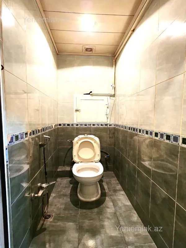 Satılır 4 otaqlı köhnə tikili 100 m²