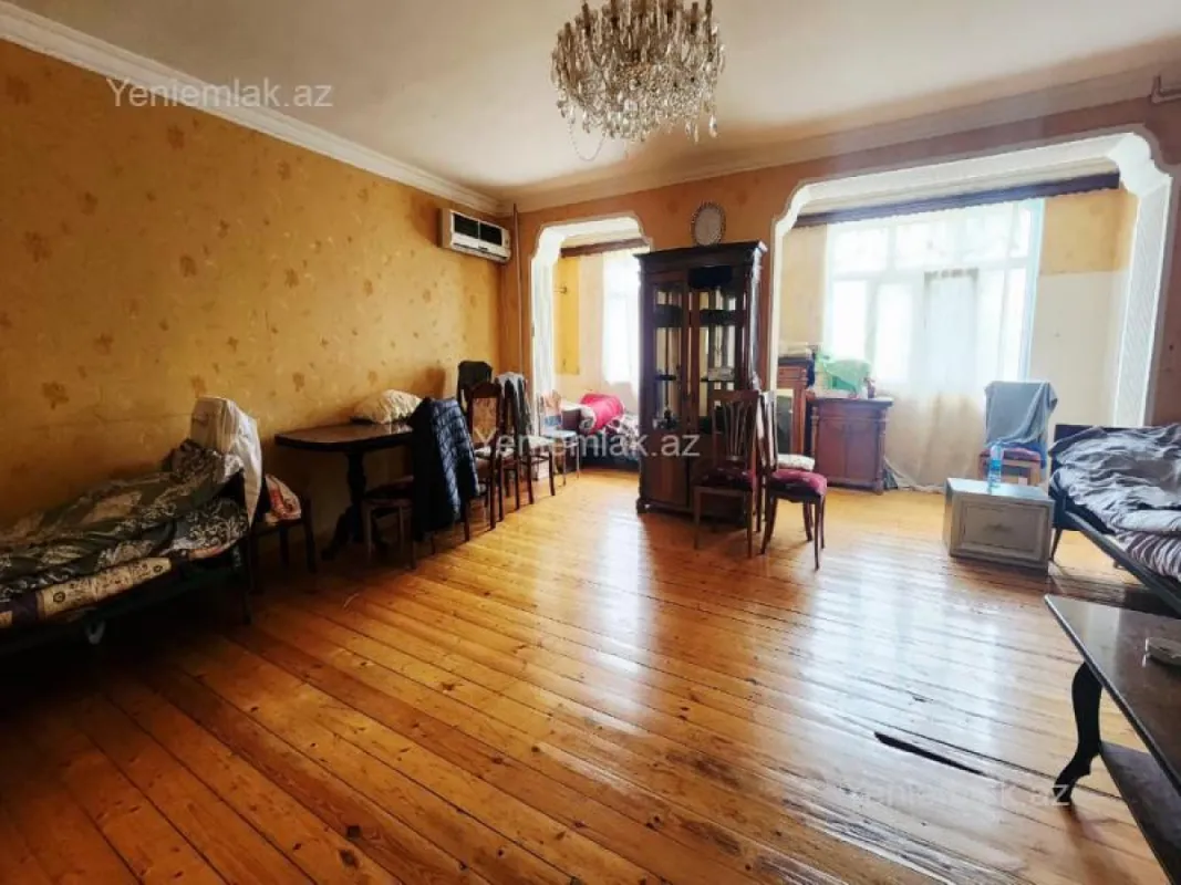 Satılır 4 otaqlı köhnə tikili 100 m²