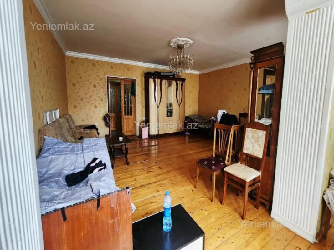 Satılır 4 otaqlı köhnə tikili 100 m²