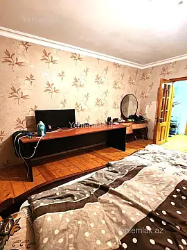 Satılır 4 otaqlı köhnə tikili 100 m²