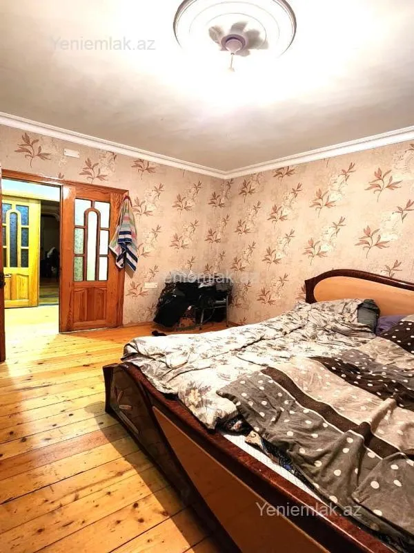 Satılır 4 otaqlı köhnə tikili 100 m²