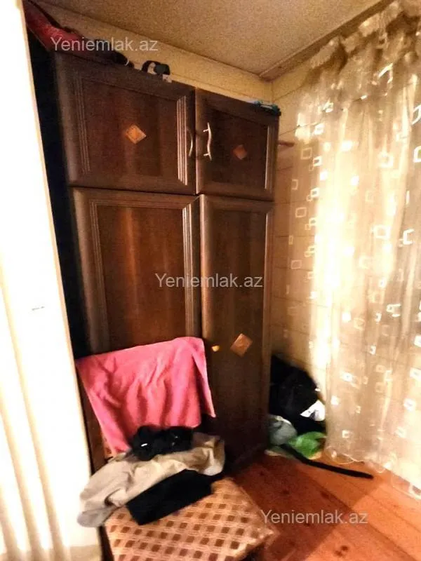 Satılır 4 otaqlı köhnə tikili 100 m²