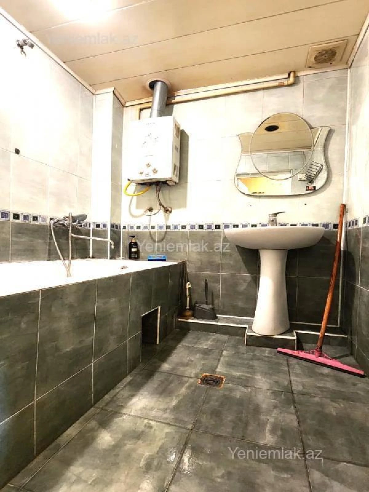 Satılır 4 otaqlı köhnə tikili 100 m²