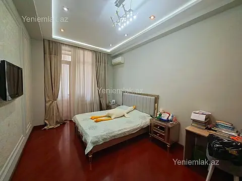 Satılır 4 otaqlı yeni tikili 220 m²