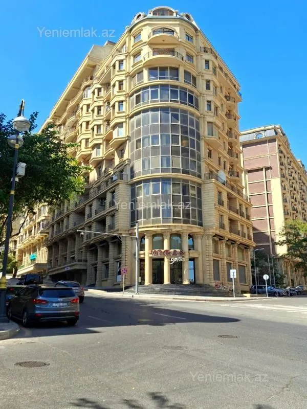 Satılır 4 otaqlı yeni tikili 220 m²