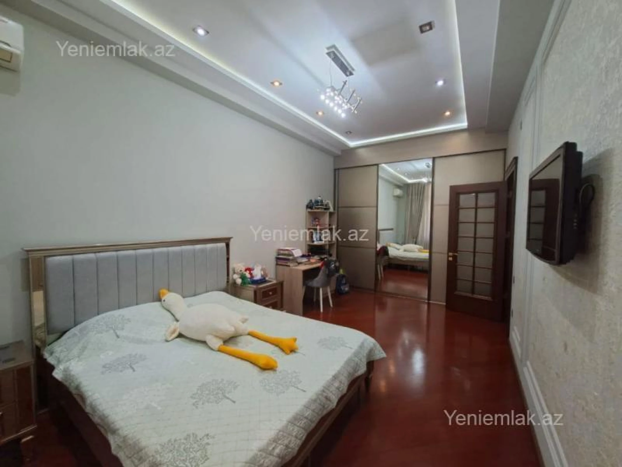 Satılır 4 otaqlı yeni tikili 220 m²