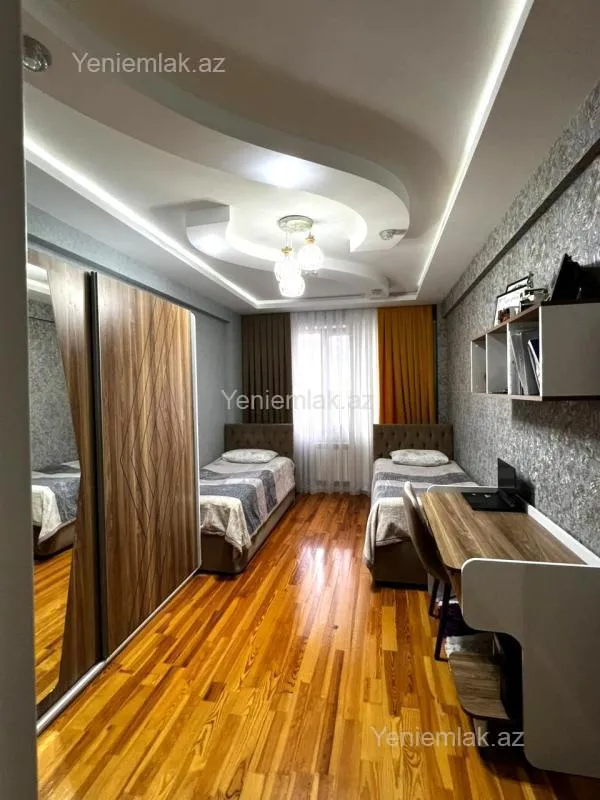 Satılır 3 otaqlı yeni tikili 125 m²