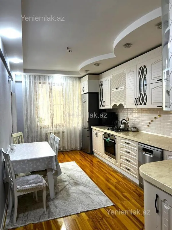 Satılır 3 otaqlı yeni tikili 125 m²