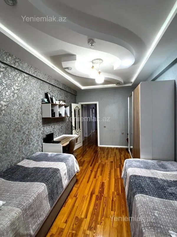 Satılır 3 otaqlı yeni tikili 125 m²