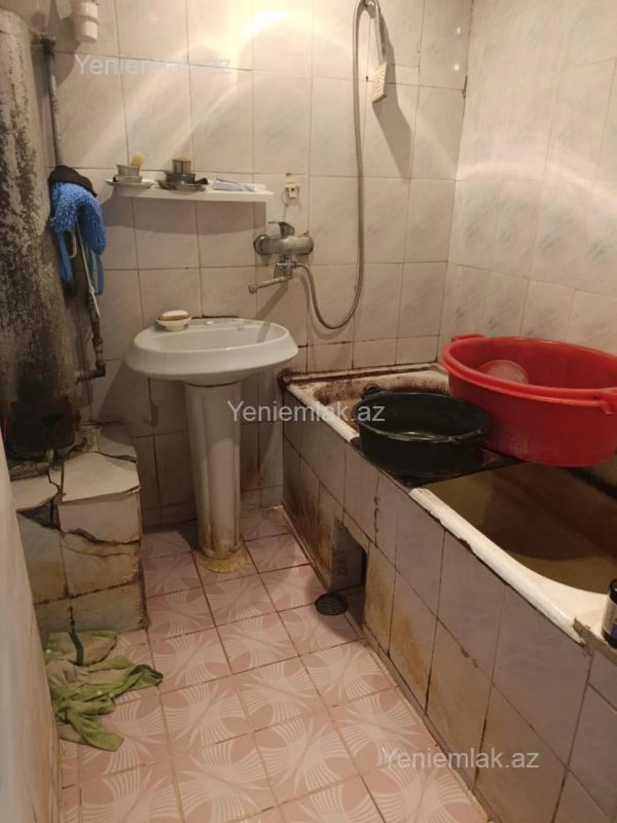 Satılır 3 otaqlı köhnə tikili 75 m²
