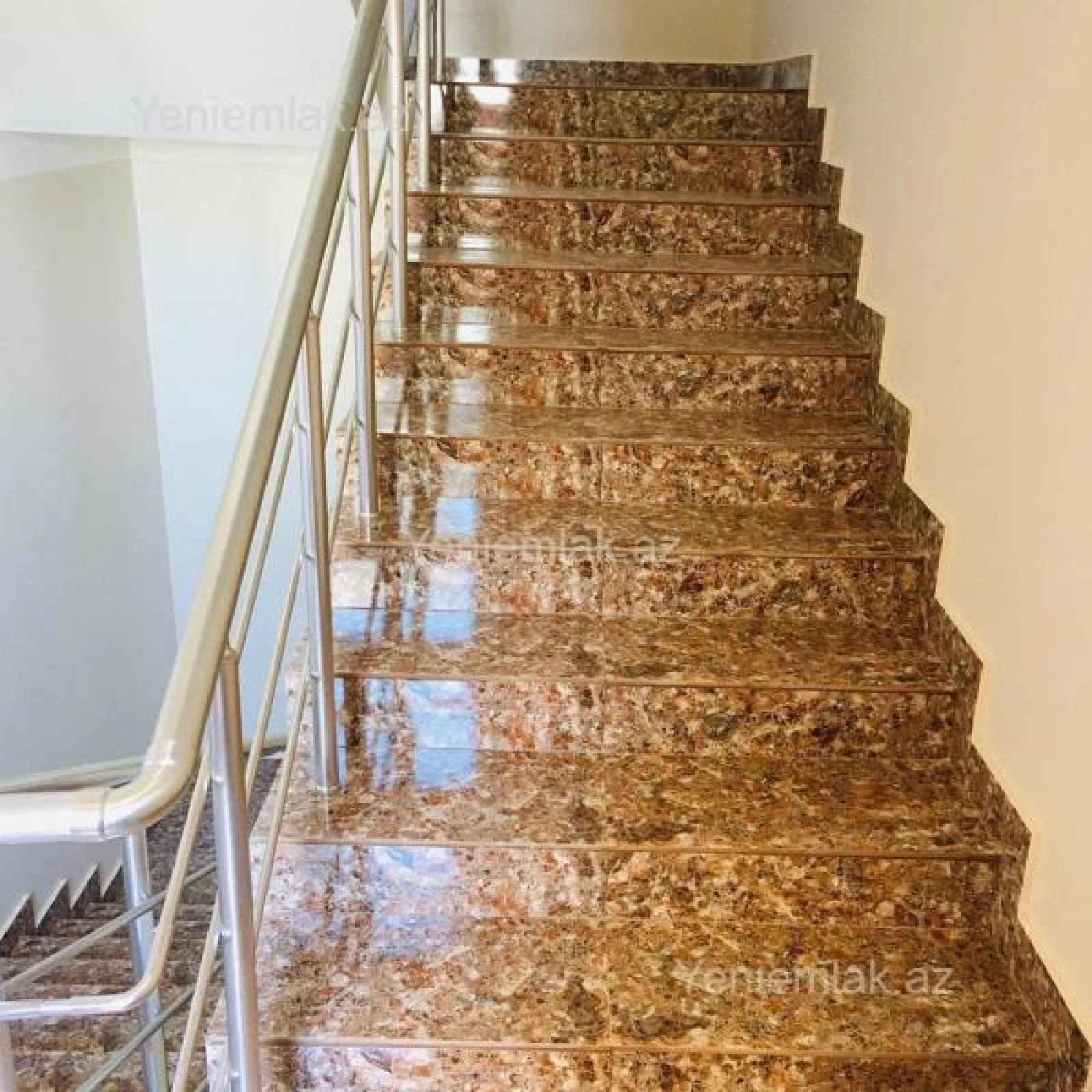 Satılır 3 otaqlı yeni tikili 98 m²