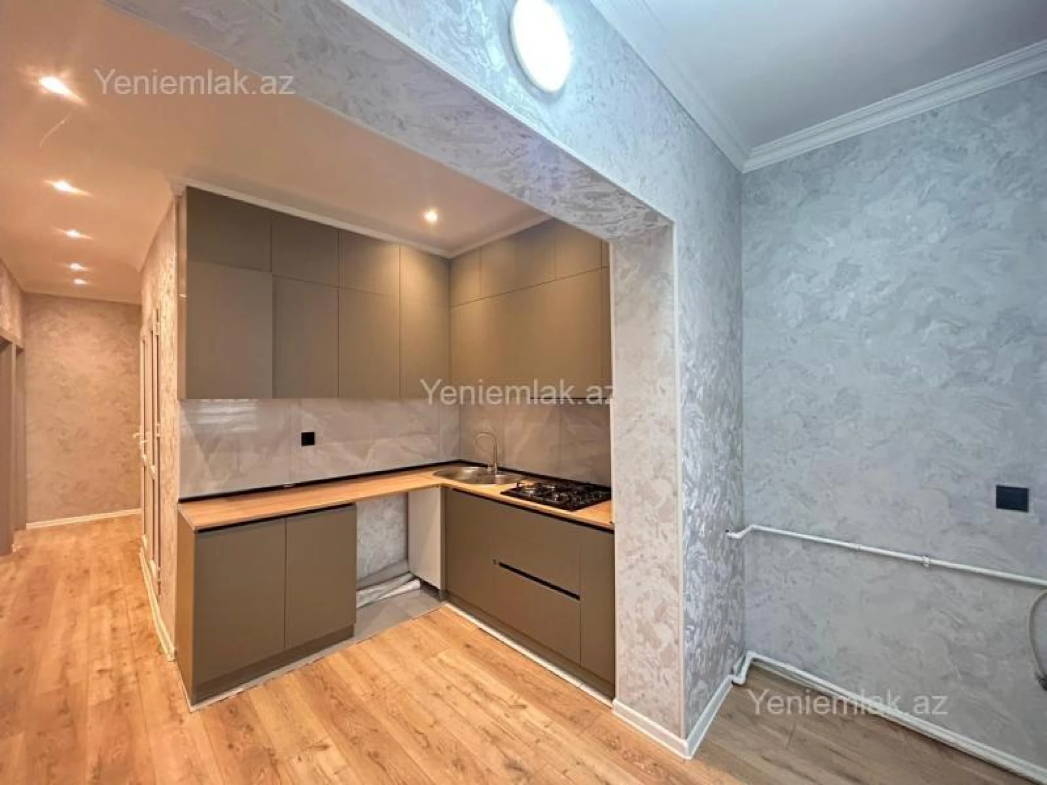Satılır 3 otaqlı köhnə tikili 80 m²