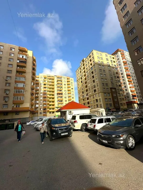 Satılır 3 otaqlı yeni tikili 130 m²