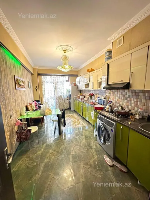 Satılır 3 otaqlı yeni tikili 130 m²
