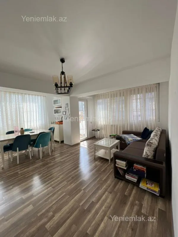 Satılır 3 otaqlı köhnə tikili 90 m²