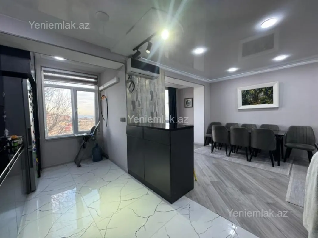 Satılır 3 otaqlı köhnə tikili 100 m²