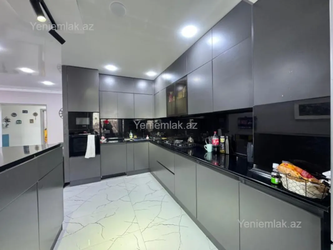 Satılır 3 otaqlı köhnə tikili 100 m²