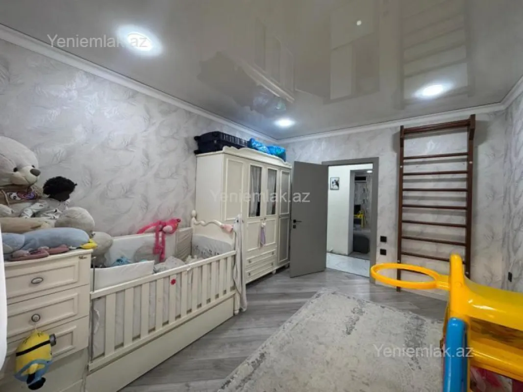 Satılır 3 otaqlı köhnə tikili 100 m²