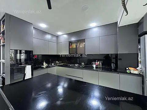 Satılır 3 otaqlı köhnə tikili 100 m²