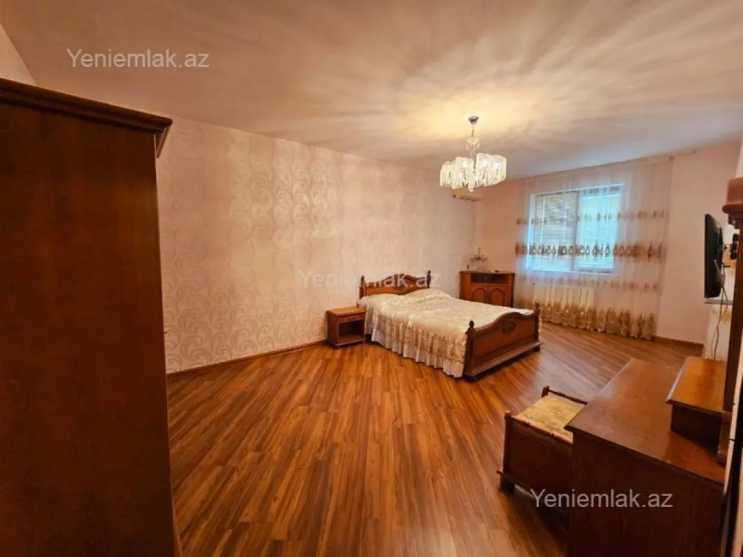 Satılır 6 otaqlı həyət evi 300 m²
