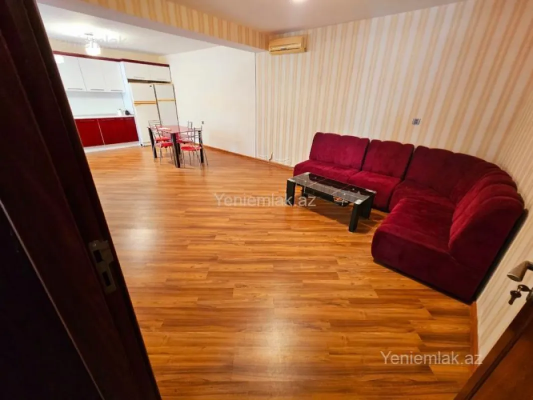 Satılır 6 otaqlı həyət evi 300 m²