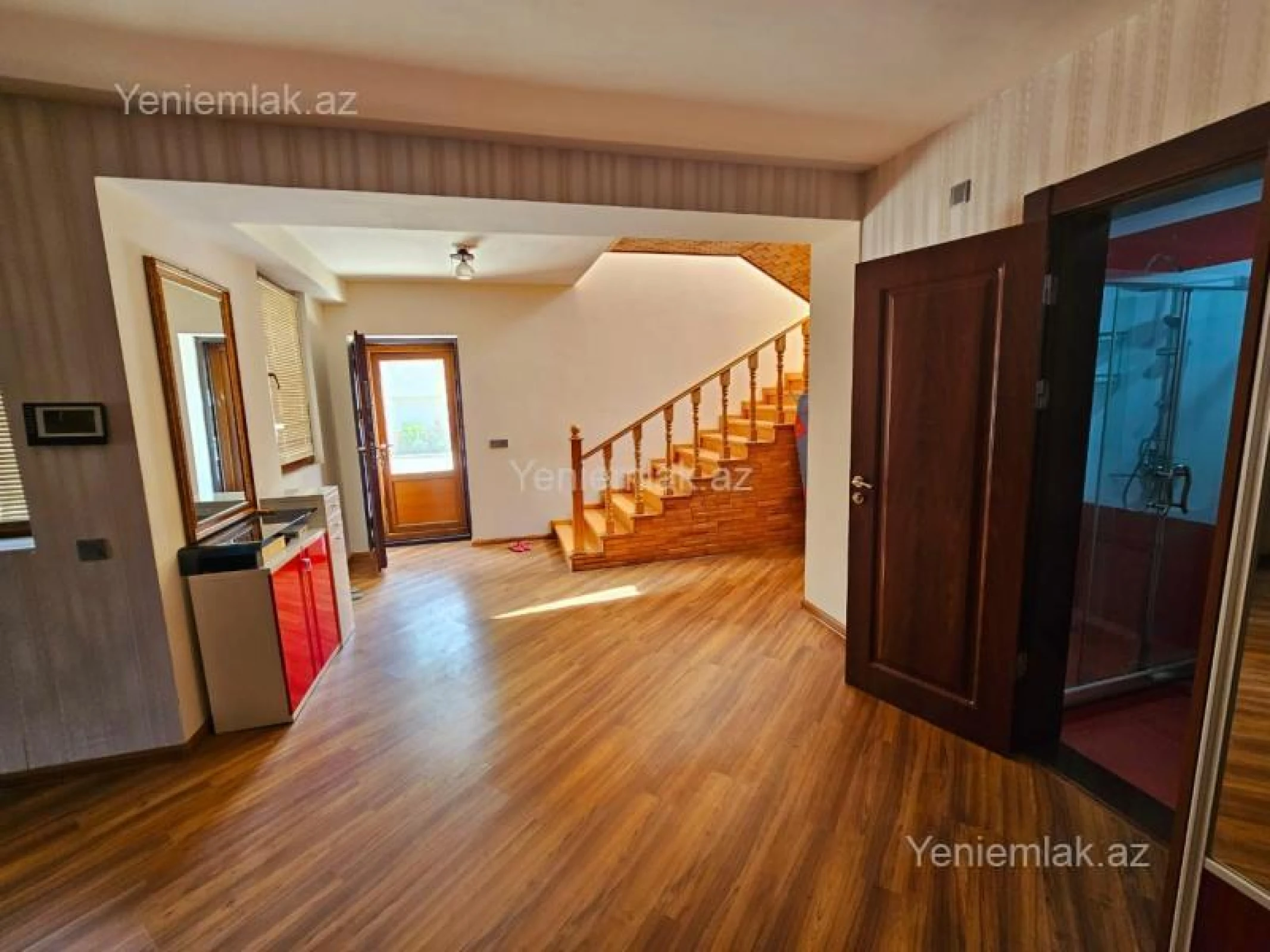 Satılır 6 otaqlı həyət evi 300 m²