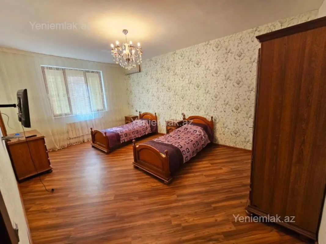 Satılır 6 otaqlı həyət evi 300 m²